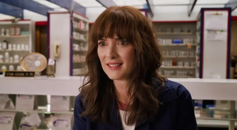 Joyce Byers Net Worth